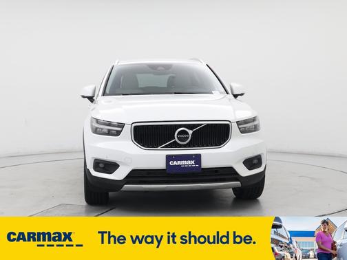 2022 Volvo XC40 T4 Momentum
