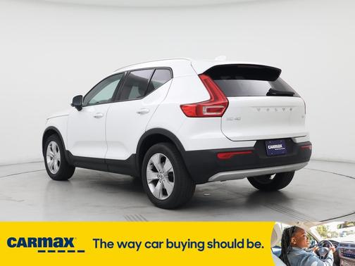 2022 Volvo XC40 T4 Momentum
