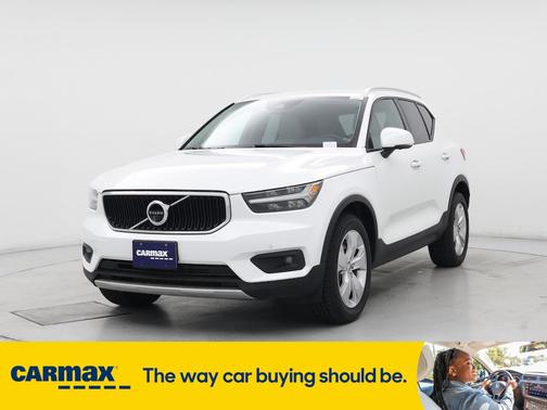 2022 Volvo XC40 T4 Momentum