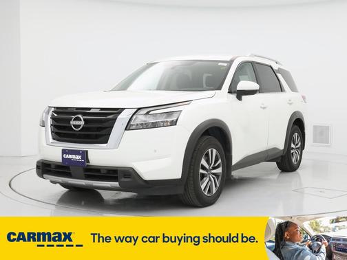 2024 Nissan Pathfinder SL