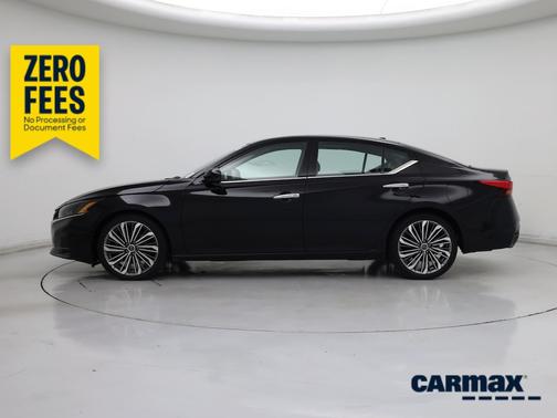 Black 2023 Nissan Altima SR