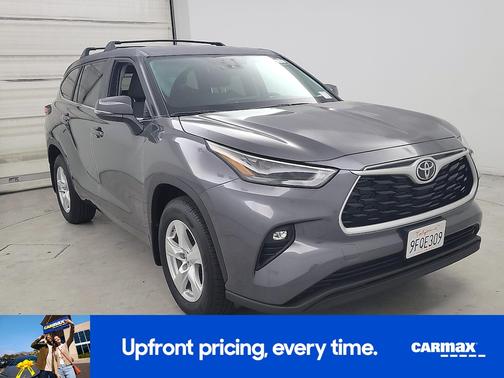 Gray 2023 Toyota Highlander LE