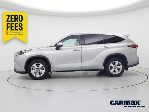Silver 2022 Toyota Highlander LE