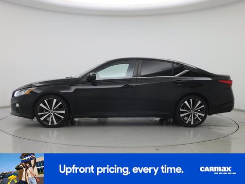 Black 2022 Nissan Altima SR