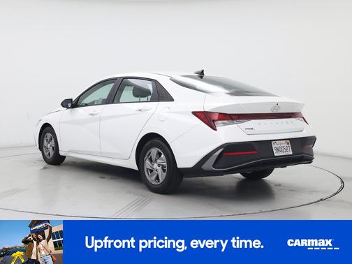 2024 Hyundai ELANTRA SE