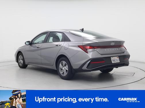 Gray 2024 Hyundai ELANTRA SE