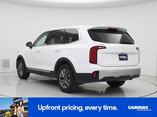 White 2023 Kia Telluride LX