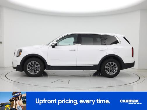 White 2023 Kia Telluride LX