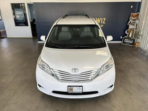 2017 Toyota Sienna LE