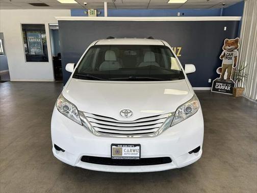 2017 Toyota Sienna LE