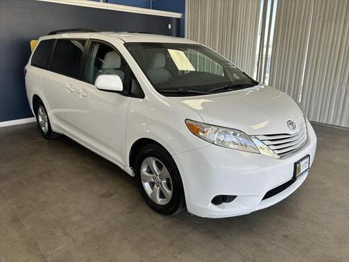 2017 Toyota Sienna LE