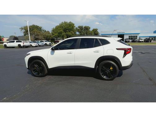 Summit White 2024 Chevrolet Trax FWD ACTIV