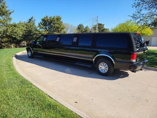 2002 Ford Excursion XLT 2WD 4dr SUV
