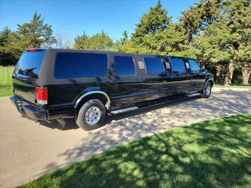 2002 Ford Excursion XLT 2WD 4dr SUV
