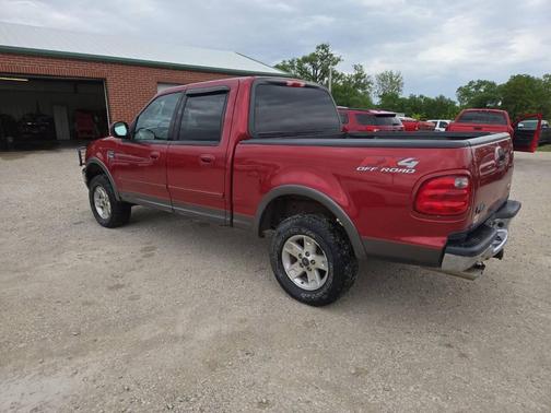 Red 2003 Ford F-150 XLT SuperCrew