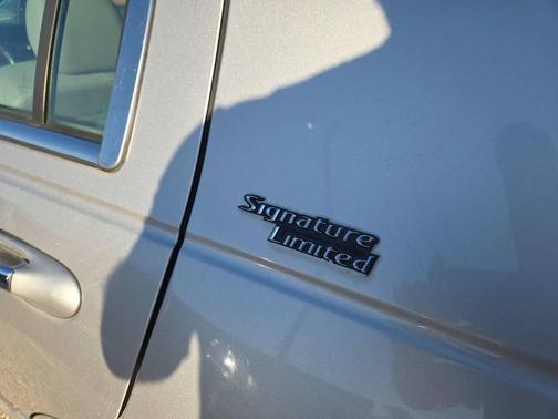 2010 Lincoln Town Car Signature