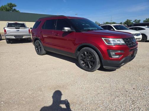 Red 2017 Ford Explorer XLT