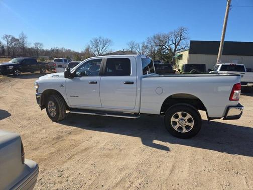 2024 RAM 2500 Big Horn 4x4 4dr Crew Cab 6.3 ft. SB Pickup
