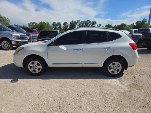 White 2014 Nissan Rogue Select S