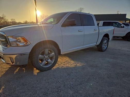 2016 RAM 1500 Lone Star 4x4 4dr Crew Cab 5.5 ft. SB Pickup