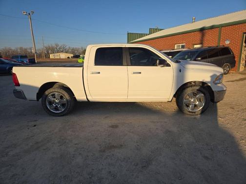 2016 RAM 1500 Lone Star 4x4 4dr Crew Cab 5.5 ft. SB Pickup