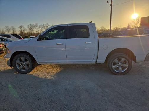 2016 RAM 1500 Lone Star 4x4 4dr Crew Cab 5.5 ft. SB Pickup