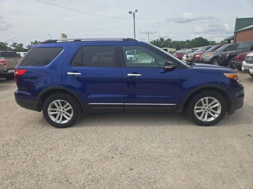 Blue 2014 Ford Explorer XLT