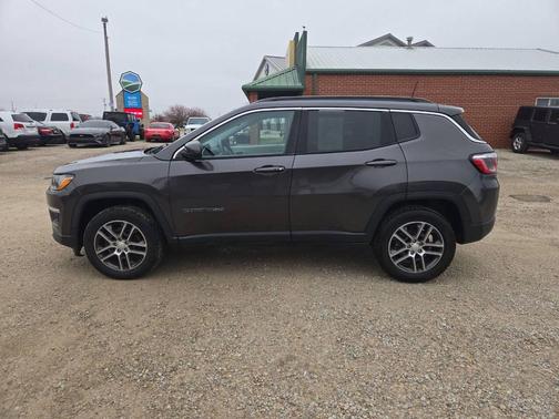 Granite Crystal Metallic Clearcoat 2018 Jeep Compass Latitude