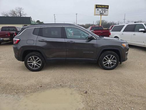 Granite Crystal Metallic Clearcoat 2018 Jeep Compass Latitude