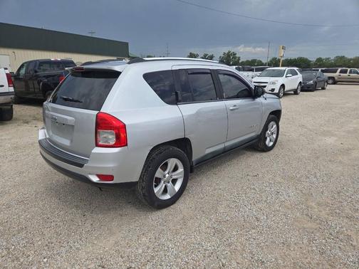 Bright Silver Metallic Clearcoat 2011 Jeep Compass Sport