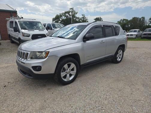 Bright Silver Metallic Clearcoat 2011 Jeep Compass Sport