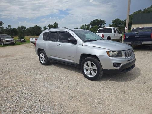Bright Silver Metallic Clearcoat 2011 Jeep Compass Sport