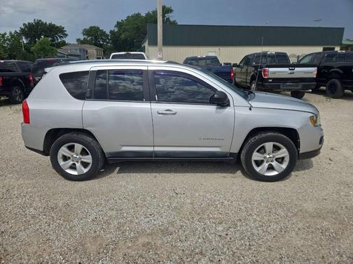 Bright Silver Metallic Clearcoat 2011 Jeep Compass Sport