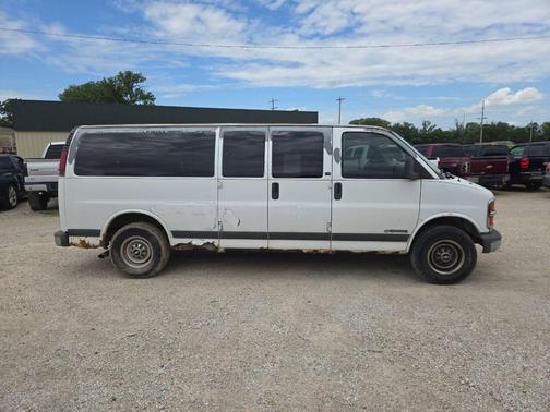 White 2001 Chevrolet Express 3500 LS Extended Wagon