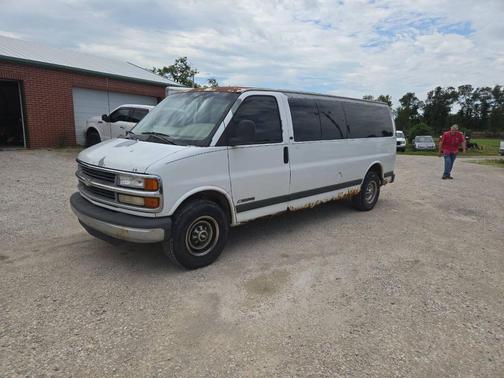 White 2001 Chevrolet Express 3500 LS Extended Wagon