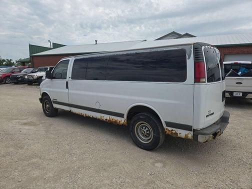 White 2001 Chevrolet Express 3500 LS Extended Wagon
