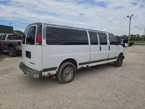 White 2001 Chevrolet Express 3500 LS Extended Wagon