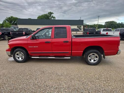 Red 2004 Dodge Ram 1500 SLT Quad Cab