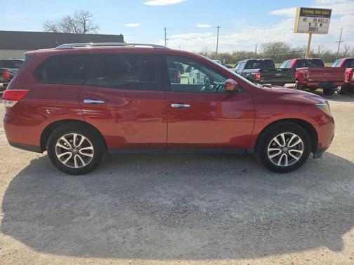2016 Nissan Pathfinder SV