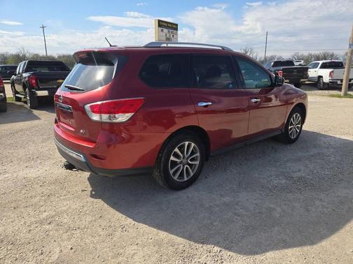 2016 Nissan Pathfinder SV