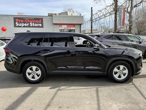 2025 Toyota Highlander LE