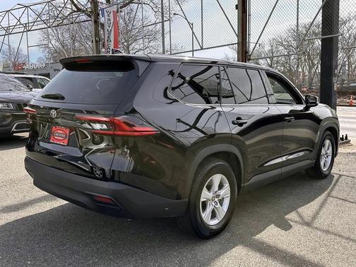 2025 Toyota Highlander LE