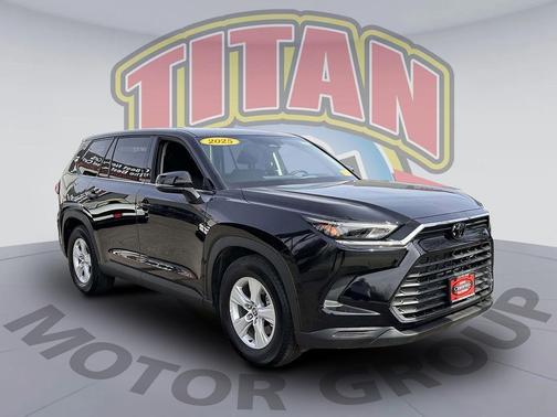 Midnight Black Metallic 2025 Toyota Highlander LE