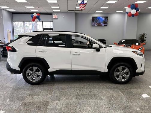 Ice Cap 2023 Toyota RAV4 Hybrid XLE