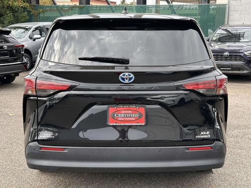 2021 Toyota Sienna XLE 8 Passenger