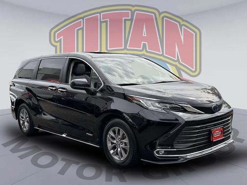 2021 Toyota Sienna XLE 8 Passenger