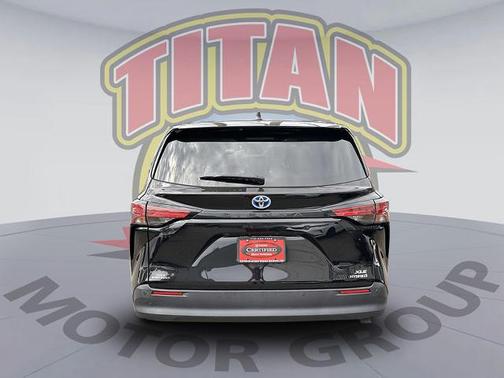2021 Toyota Sienna XLE 8 Passenger