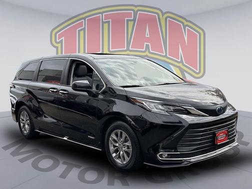 2021 Toyota Sienna XLE 8 Passenger