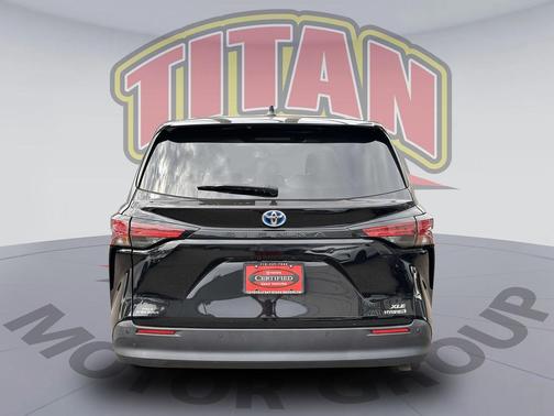 2021 Toyota Sienna XLE 8 Passenger