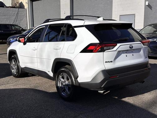 2023 Toyota RAV4 Hybrid XLE